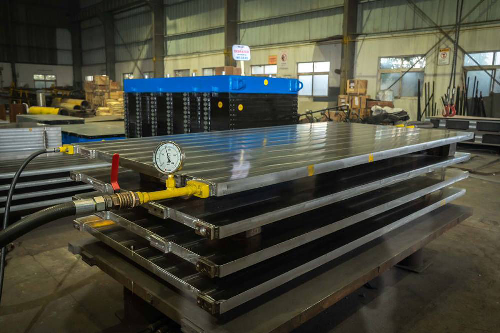 Heated platens for hydraulic presses 
